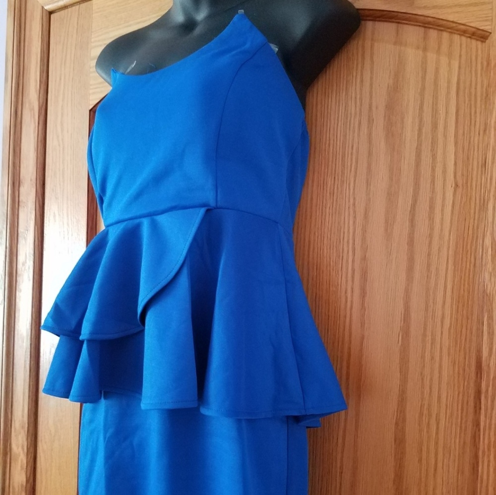 Dress - Picture 2 of 2